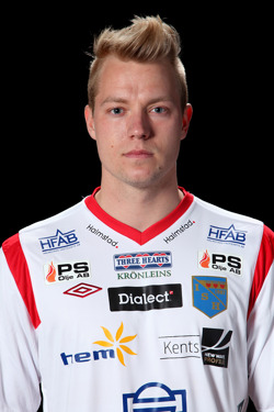 Sebastian Crona är tillbaka i spel, frågan är bara vilken form han håller efter ett längre uppehåll. Sebastian Crona är tillbaka i spel, frågan är bara vilken form han håller efter ett längre uppehåll.