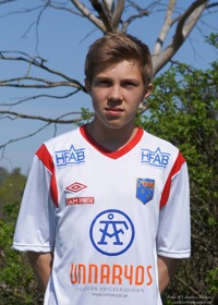 Matchens lirare. Felix Persson var på ett lysande spelhumör och låg bakom det mesta i anfallsväg för Halmia. Matchens lirare. Felix Persson var på ett lysande spelhumör och låg bakom det mesta i anfallsväg för Halmia.