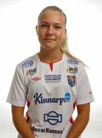 Halmias Emmy Zetterberg är en av 14 uttagna spelare till det Svenska F17-Futsallandslaget som ska spela turnering i Portugal under kommande månadsskifte. Foto: Anders Nilsson Halmias Emmy Zetterberg är en av 14 uttagna spelare till det Svenska F17-Futsallandslaget som ska spela turnering i Portugal under kommande månadsskifte. Foto: Anders Nilsson