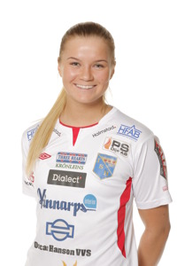 Festfixare. Amanda Johnsson Haahr stod för två mål och var dessutom den som ordnade straffen till det tredje målet. Foto: Sportfoto Syd Festfixare. Amanda Johnsson Haahr stod för två mål och var dessutom den som ordnade straffen till det tredje målet. Foto: Sportfoto Syd