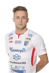 Besart Zeqiri har varit given i Halmias mittlås ihop med Adrian Hallsö. Imorgon tvingas "Bes" dock att stå över pga ljumskproblem. Foto: Sportfoto Syd Besart Zeqiri har varit given i Halmias mittlås ihop med Adrian Hallsö. Imorgon tvingas "Bes" dock att stå över pga ljumskproblem. Foto: Sportfoto Syd