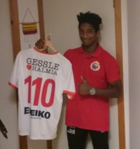 Martin von Sydow fick priset som bästa spelare i Halmia och tilldelades en unik matchtröja med siffran 110 på. Martin von Sydow fick priset som bästa spelare i Halmia och tilldelades en unik matchtröja med siffran 110 på.