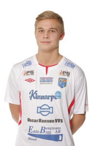 Adrian Hallsö var tillsammans med målvakten Andrée Pettersson några av få Halmianer som fick betyget godkänt idag. Foto: Sportfoto Syd Adrian Hallsö var tillsammans med målvakten Andrée Pettersson några av få Halmianer som fick betyget godkänt idag. Foto: Sportfoto Syd