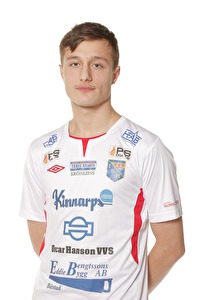 Halmias blott 16-åriga spelfördelare var en av planens bästa spelare när Halmia tyvärr förlorade mot Tvååker med 0-2. Foto: Sportfoto Syd Halmias blott 16-åriga spelfördelare var en av planens bästa spelare när Halmia tyvärr förlorade mot Tvååker med 0-2. Foto: Sportfoto Syd
