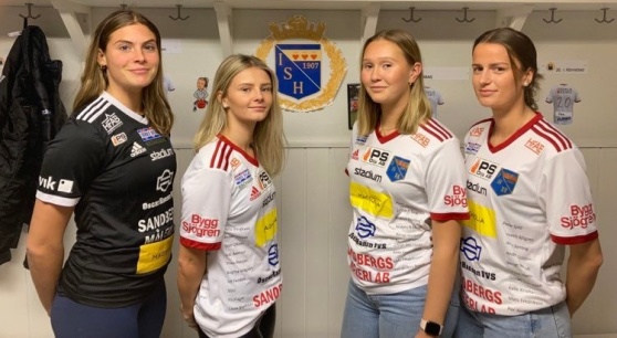 Fyrtal i Halmiatjejer. Från vänster; Cornelia Jarving, Evelina Brag, Alva Johansson och Moa Jönsson. Foto: IS Halmia Fyrtal i Halmiatjejer. Från vänster; Cornelia Jarving, Evelina Brag, Alva Johansson och Moa Jönsson. Foto: IS Halmia