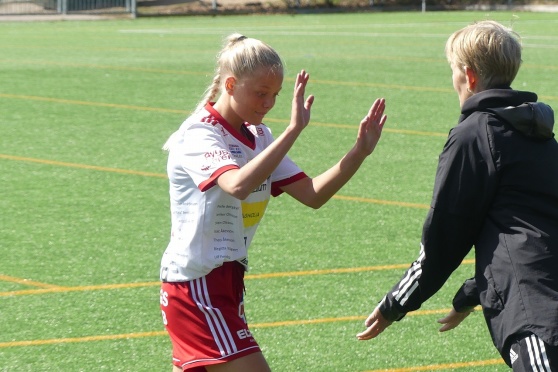 Nora Johansson lär vara en av två mittbackar i Halmia som får stångas med Astrios duktiga anfallare. Foto: IS Halmia Nora Johansson lär vara en av två mittbackar i Halmia som får stångas med Astrios duktiga anfallare. Foto: IS Halmia