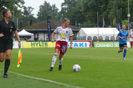 Evelina Brag bidrog stort i segern mot HBK med sina tre assist. Foto: IS Halmia