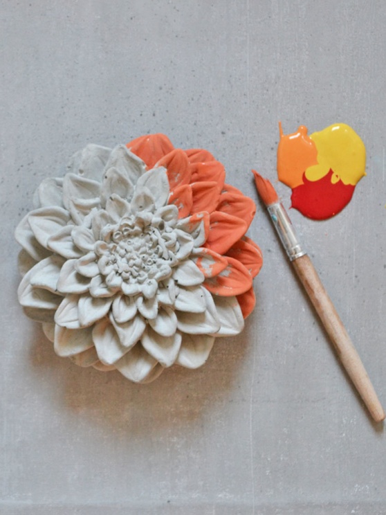 Gjuter du i betong? Med Annie Sloan Chalk Paint målar du och skapar intressanta effekter.