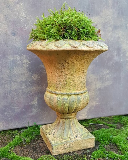 Tilton som ljus terracottaeffekt med Firle som mossig påväxt.