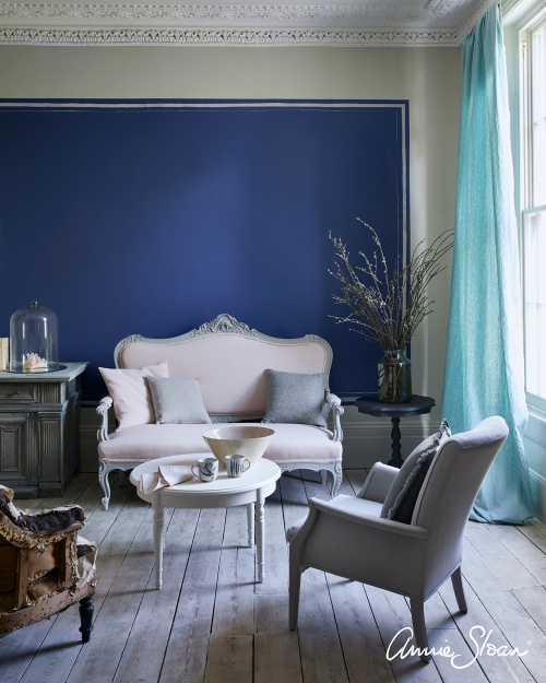 Napoleonic Blue Wall Paint på vägg.