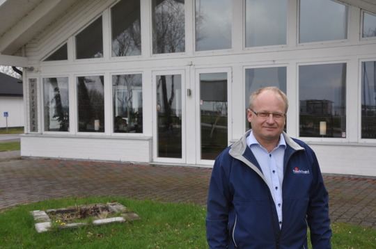 Anders Lagerholm och Falsterbo kursgård är kraftsamlare och CSR-ivrare. "Jag tar gärna emot praktikanter", säger han. Anders Lagerholm och Falsterbo kursgård är kraftsamlare och CSR-ivrare. "Jag tar gärna emot praktikanter", säger han.