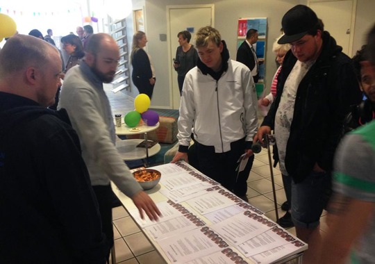 Kraftsamling Trelleborg serverade jobberbjudanden vid sitt bord på femårsfirandet av arbetsmarknadsförvaltningen. Kraftsamling Trelleborg serverade jobberbjudanden vid sitt bord på femårsfirandet av arbetsmarknadsförvaltningen.