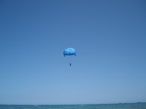 The mind is like a parachute, it doesnt function until its open. Hjärnan är som en fallskärm den funkar som bäst när den är utvecklad och öppen, pigg och utvilad. The mind is like a parachute, it doesnt function until its open. Hjärnan är som en fallskärm den funkar som bäst när den är utvecklad och öppen, pigg och utvilad.