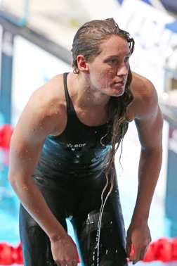 Camille Muffat, Frankrike leder efter försöken på 200m fritt.