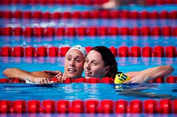 Rikke Möller Pedersen och Jennie Johansson efter semifinalen på 100m bröstsim