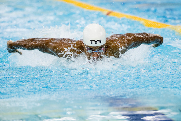Simon Sjödin - leder 100m fjärilsim och simmade fö första gången sedan 2009 under 53 sekunder på 100m fjäril. Hans personliga rekord är 52.27