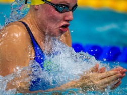 Klara Thormalm simmar 100m bröstsim idag
