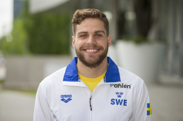 Två svenska rekord samma dag av Gustav Hökfelt - på 50m ryggsim