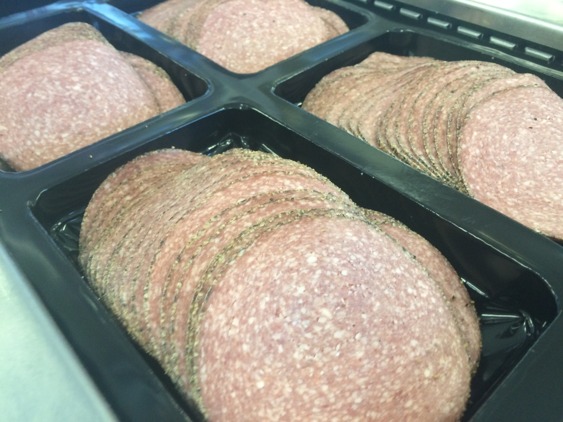 Art nr:7600 Pepparsalami hel, 533 Pepparsalami skivad Art nr:7600 Pepparsalami hel, 533 Pepparsalami skivad