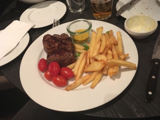 TITTA VAD GOTT DET SER UT.... Men som sagt; smaklös och inte klar som jag vill ha maten. TITTA VAD GOTT DET SER UT.... Men som sagt; smaklös och inte klar som jag vill ha maten.