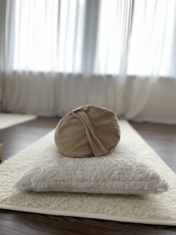 Mjuka ullmattor i yogasalen