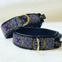 NYHET! Ringblomma i 2 olika läckra lila färger & Guld. Bredd 4 cm NYHET! Ringblomma i 2 olika läckra lila färger & Guld. Bredd 4 cm