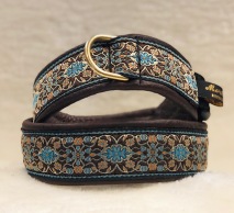NYHET! Brunt skinn / Underbara blommor i härligt Retro färger med guld toutch. Totalbredd 4 cm NYHET! Brunt skinn / Underbara blommor i härligt Retro färger med guld toutch. Totalbredd 4 cm