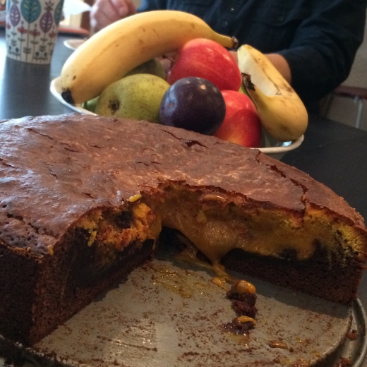 God lussebullekladdkaka med saffransbulle och kladdkaka i ett! God lussebullekladdkaka med saffransbulle och kladdkaka i ett!