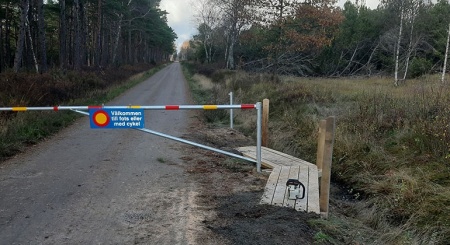 Parkeringen på södra sidan Lagaoset i Hökafältet, är avstängd av Länsstyrelsen.