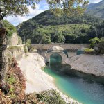 September. Lågvatten i floden vid Lago di Scanno