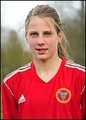 15-åriga Sophie Brundin, dotter till tränaren Michael, gjorde Alnö 2:s första mål i div. 2.