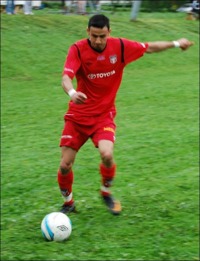 Ferdi Ismaili gjorde fyra mål mot IFK 3 och tog över skytte-ligaledningen i femman. Foto: Janne Pehrsson, Lokalfotbollen .nu.