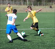 Daniel Johansson, ny från Essvik satte två baljor i sin div. III-debut för Kuben. Foto: Janne Pehrsson, Lokalfotbollen.nu.