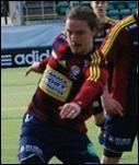 Fredrik Olofsson satte Selångers båda mål när man, lite överraskande, vann derbyt mot Ånge. Foto: Janne Pehrsson, Lokalfotbollen.nu.