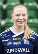 SDFF:s flicklandslags-tjej Ellen Löfqvist inledde målskyttet i segermatchen mot serietvåan Notviken.