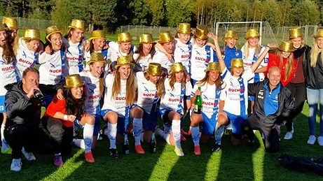 Guldhattarna på! IFK Timrås damer pallade för trycket och vann mot Härnösand i sista omgången och tog hem seriesegerna i division 2 Mellersta Norrland 2015. Bild: IFK Timrås hemsida.