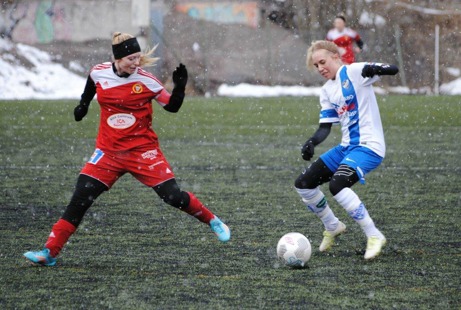 Vitblåskrudade IFK Timrå är klara för final efter 1-0 mot Alnö. Foto: Fredrik Lundgren, Lokalfotbollen.nu.