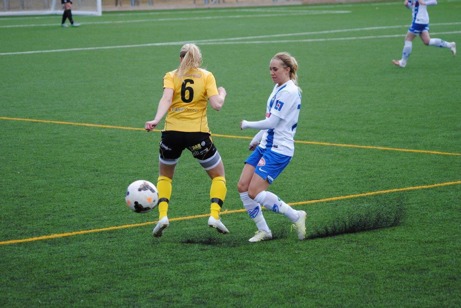 Pernilla Lundgrens IFK Timrå föll hemma i premiären mot tippade topplaget Notvikens IK med 1-3. Foto: Fredrik Lundgren, Lokalfotbollen.nu.