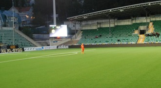 En ensam man och hans tanker. Timrås målvakt Johan Sjöberg hade en ovanligt lugn afton i DM-finalen. Foto: Lokalfotbollen.nu.