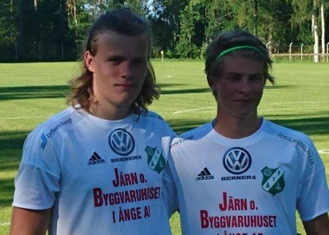 15-årige Tobias Engström och junioren Wilmer Grelsson är två talanger som borde tillhöra Ånge IF:s framtid. Foto: Örjan Strand.
