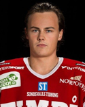 Tommy Stenqvist visade att han även är bra i fotboll och i en snyggare tröja, Medskogs.