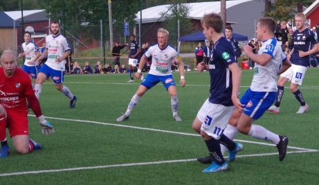 IFK Norrköpings Kalle Holmberg (#17) satte öppningsmålet i den 33:e minuten. Foto: Pia Skogman, Lokalfotbollen.nu.