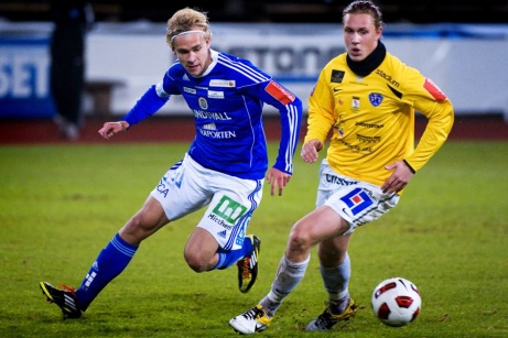 Pontus Engblom i action i GIF-dressen i en match mot Falkenberg 2011. Nu är IFK-fostrade Pontus tillbaka i stan. Foto: Bildbyrån (tackar Nils Jakobsson för lånet av bilden).
