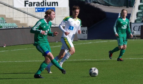 Felix Drewsen och hans Lucksta var steget efter Alsen på ett soligt NP3 Arena och föll med matchens enda mål. Foto: Pia Skogman, Lokalfotbollen.nu.