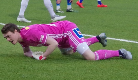 Den rosa pantern i GIF-målet, Wilhelm Stenman, förbannar alla makter efter att Alexander Wilminkos skott till 2-0 styrts in via ett försvarsben. Foto: Pia Skogman, Lokalfotbollen.nu.