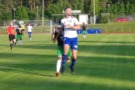 Ännu oklart när Olle Nordberg och hans lagkamrater i IFK Sundsvall kommer att kunna löpa ut på Balders naturgräs för lir i Medelpadsallsvenskan. Foto: Pia Skogman, Lokalfotbollen.nu.