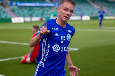 Unge anfallaren Albin Palmlöf inledde Giffarnas målskytte i 5-2-segerm över Ljungskile. Foto: Anders Thorsell, Sundsvallsbilder.com. Unge anfallaren Albin Palmlöf inledde Giffarnas målskytte i 5-2-segerm över Ljungskile. Foto: Anders Thorsell, Sundsvallsbilder.com.