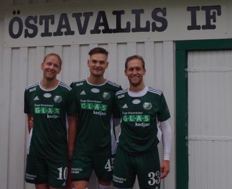 Bild 49. Daniel Wallsten, Petter Thelin och Andreas Lindqvist. Målskyttar. Foto: Pia Skogman, Lokalfotbollen.nu