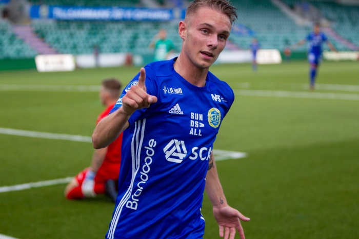 Unge anfallaren Albin Palmlöf inledde Giffarnas målskytte i 5-2-segerm över Ljungskile. Foto: Anders Thorsell, Sundsvallsbilder.com.