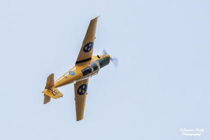 På väg upp mot toppen i en looping och farten avtar. Ligg rätt på vingarna...